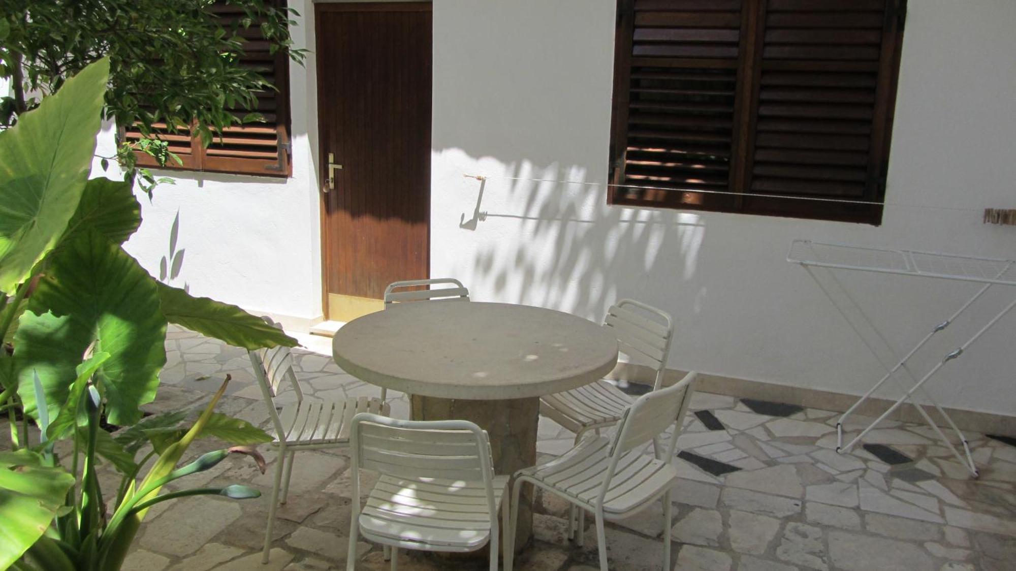 Bell Tower Apartments Tisno Habitación foto