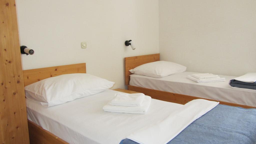 Bell Tower Apartments Tisno Habitación foto